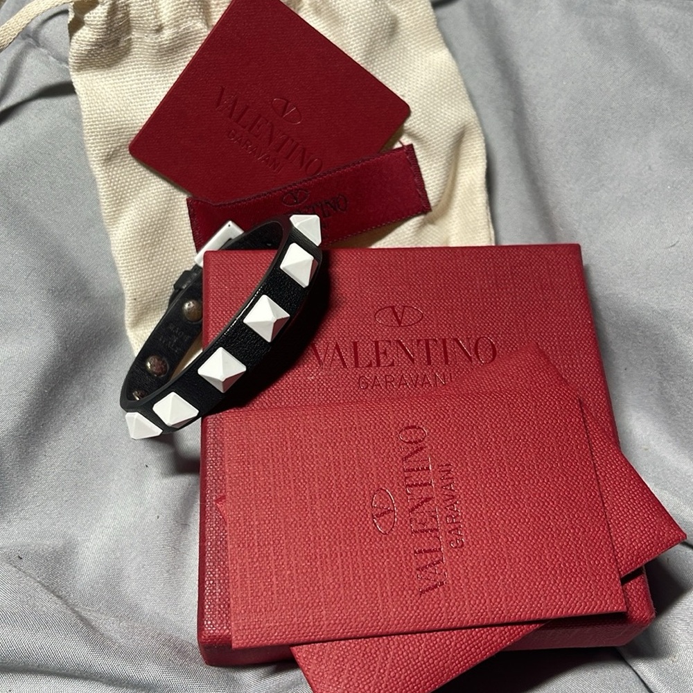 Sale 🔥 Valentino Garavani Black and White Rock Studded.Bracelet. Very Rare - Picture 4 of 9